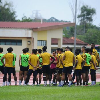 Para pemain Negeri Sembilan tekun dalam sesi latihan pasukan tersebut sebelum aksi menentang JDT di Paroi, Seremban malam esok.-Sumber-NSFC